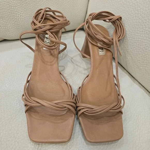 Billini Sandals Ankle Strap Square Heels Tan Brown Camel size 8.5 - Picture 6 of 7